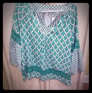 "CROWN &IVY green and white Top with design with flair